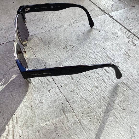 ALEXANDER MCQUEEN sunglasses - Picture 5 of 5